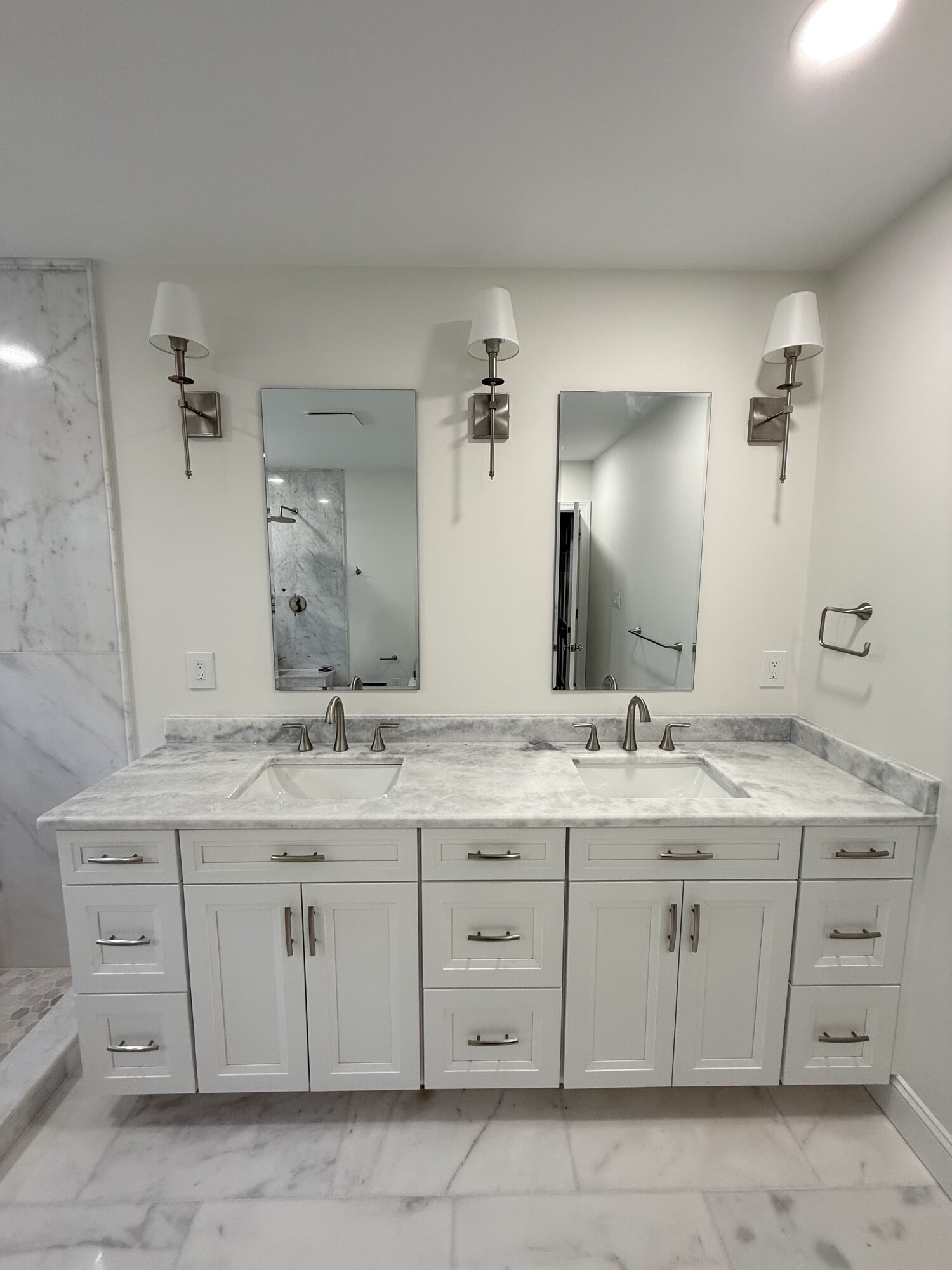 Custom tile bathroom vanity in central Kentucky